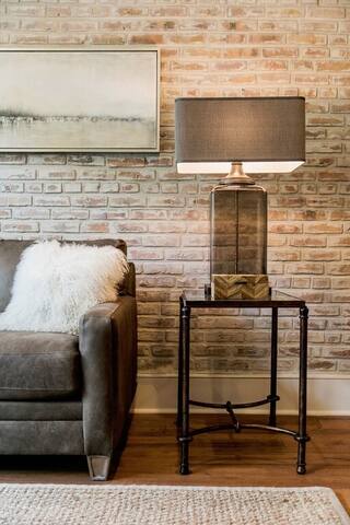 Rustic Comfort in CBD: Walk to French Quarter