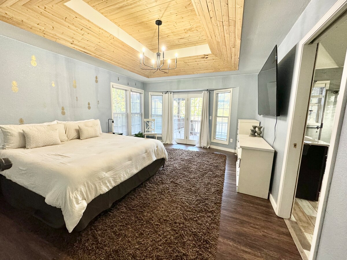 Ძირითადი საძინებელი ფლიგელით (დიდი საწოლი)