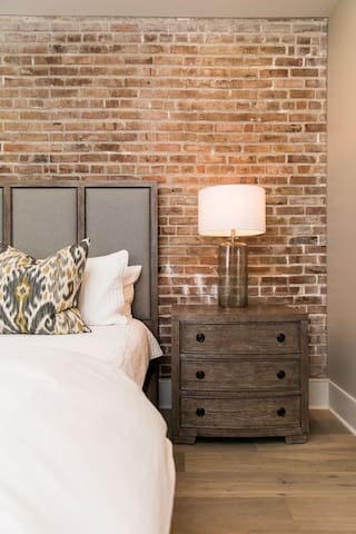 Warm Elegance in New Orleans CBD