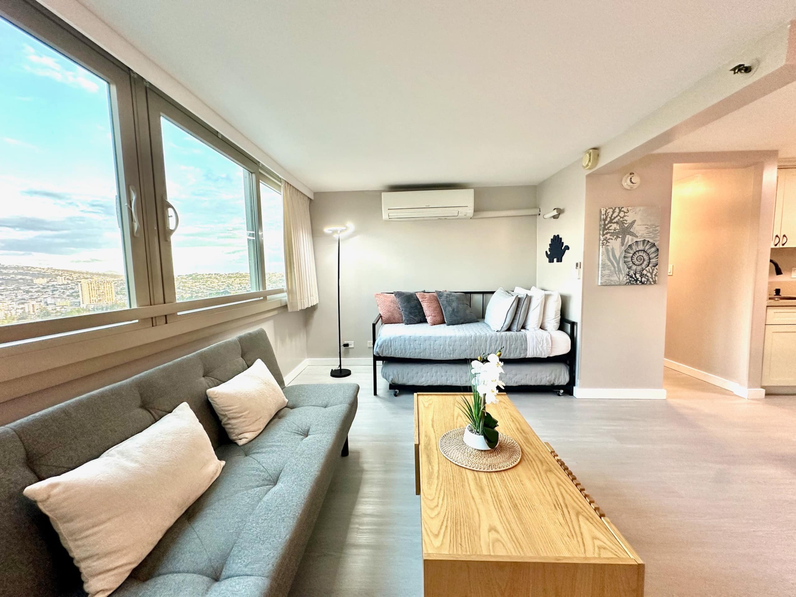 Amazing Views Waikiki 28FL 1BR Family/Group Condo - Image 5