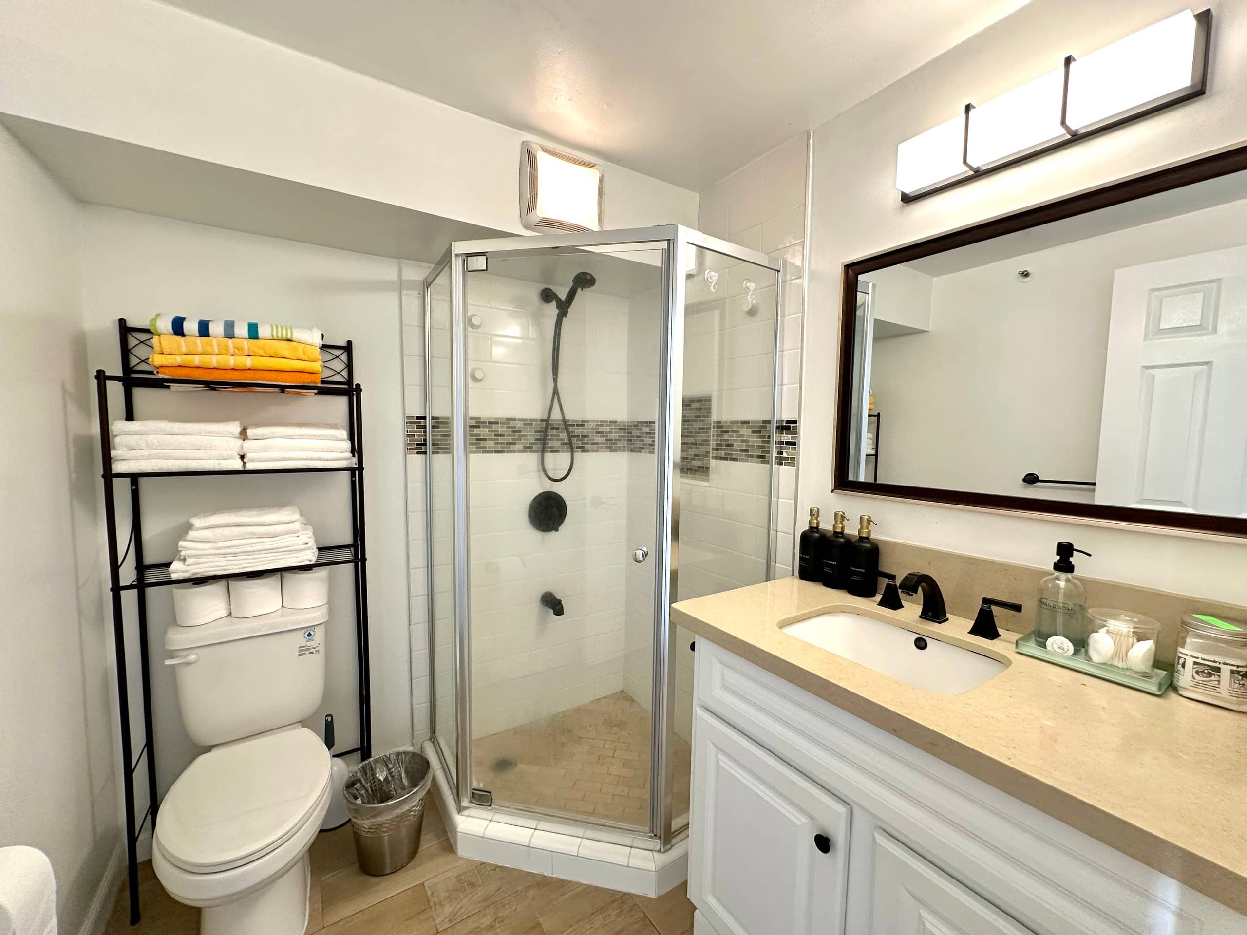 Amazing Views Waikiki 28FL 1BR Family/Group Condo - Image 17