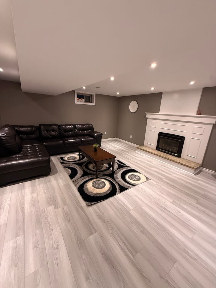 Modern 2br Home Near Western University - London