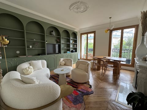 Successful Airbnb property: Haussmann apartment in the heart of Paris in Paris 10e Arrondissement