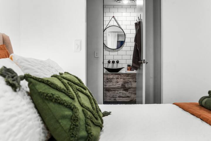 ‘PerthLuxeHomestay’ welcomes you! gallery image 4