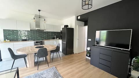 Quiet apartment, view of the canal, near Paris