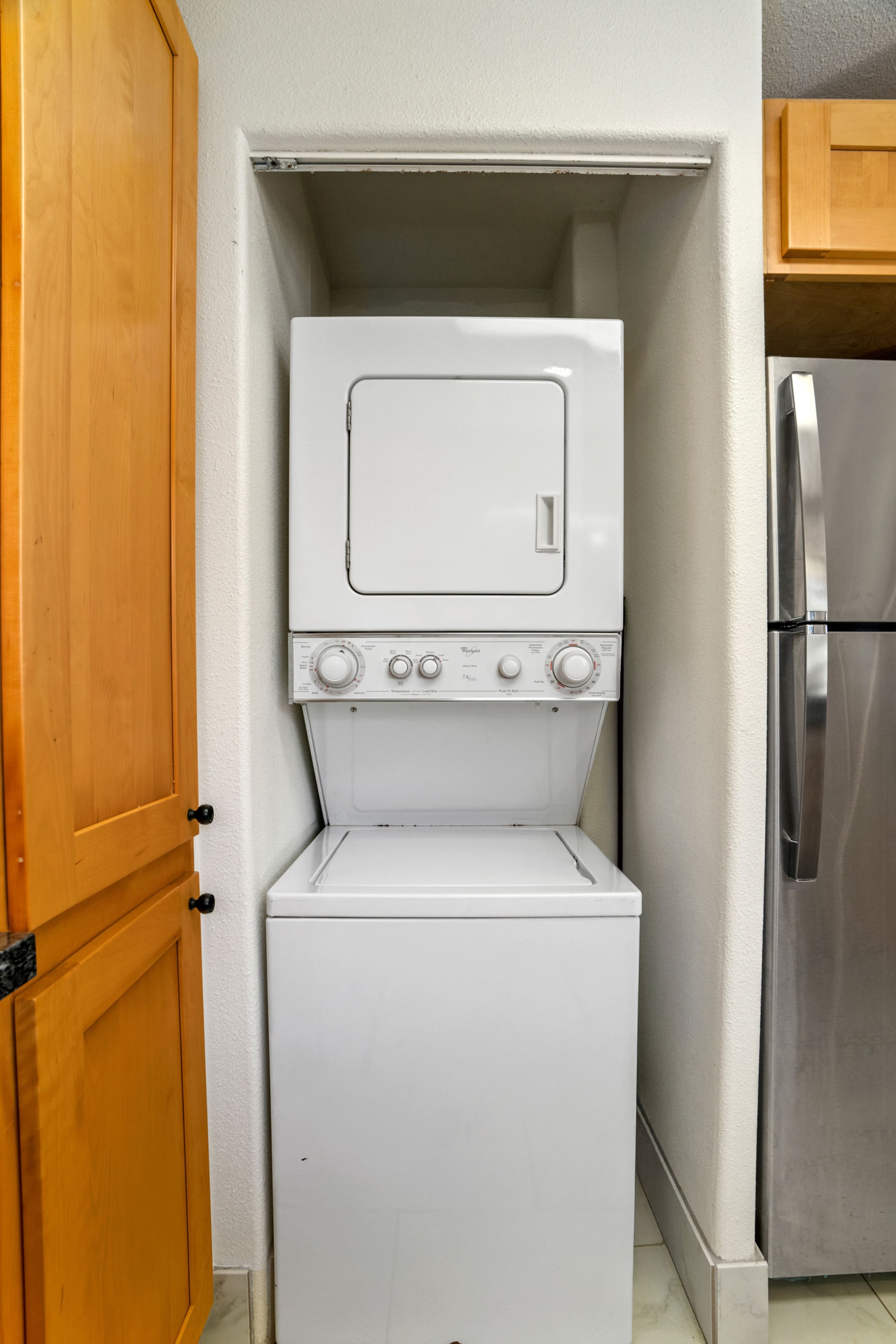 Lovely Corner Gem W/ Private Balcony, Fast WiFi - Image 16