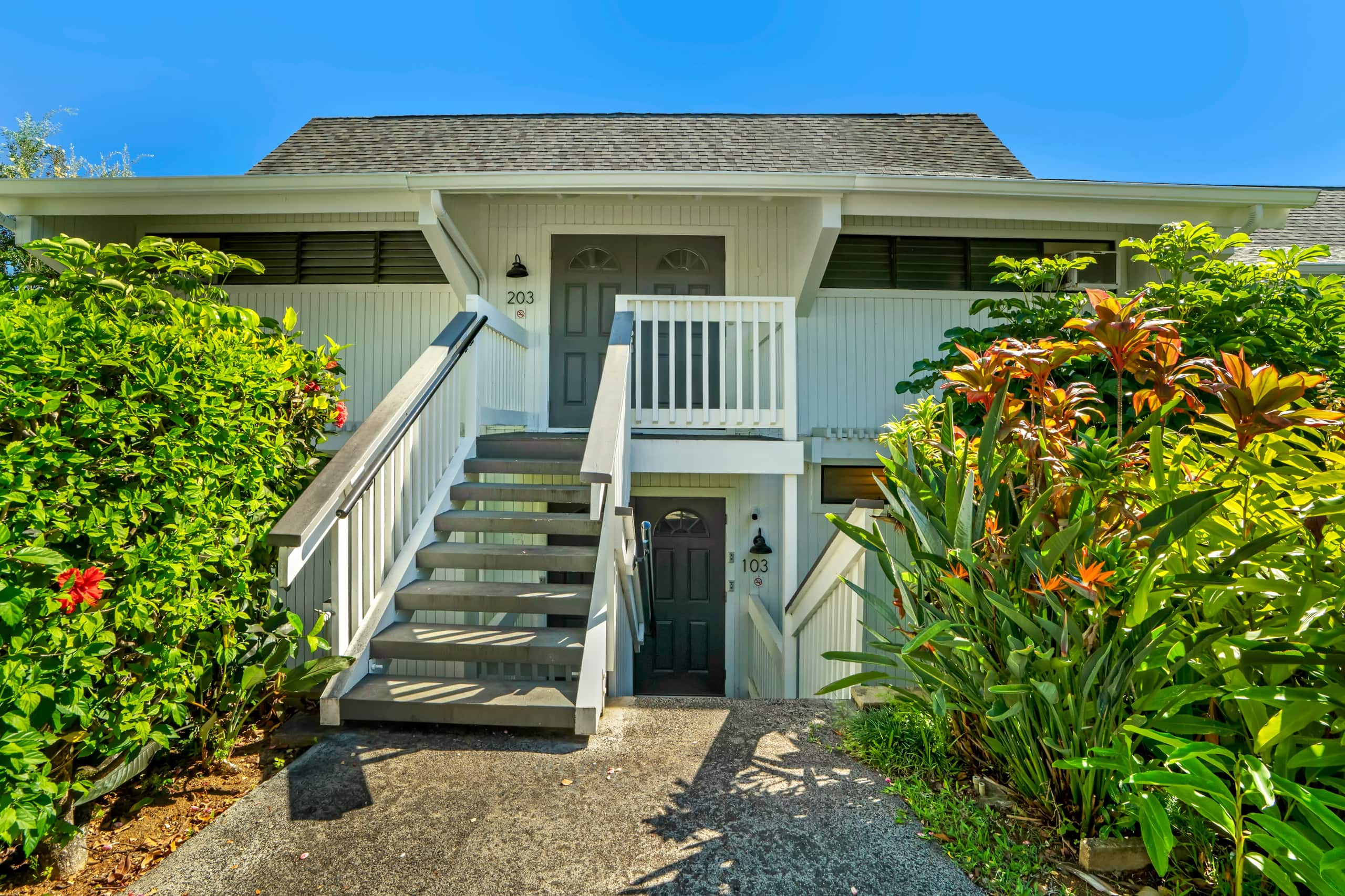Lovely Corner Gem W/ Private Balcony, Fast WiFi - Image 17