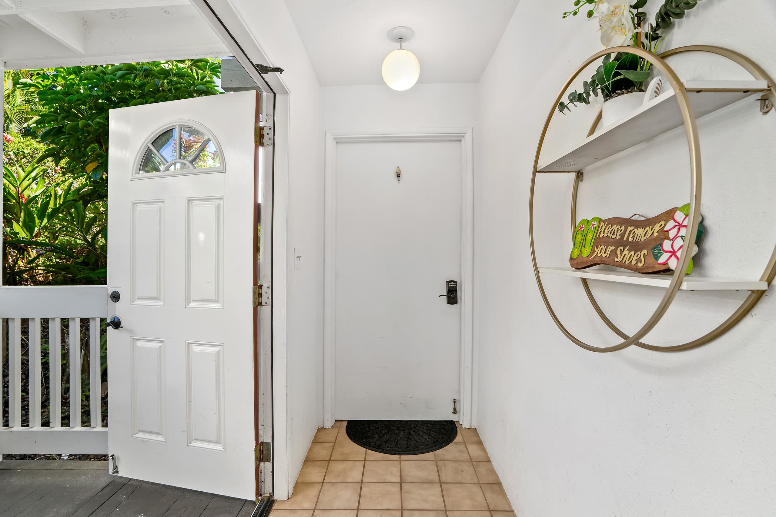 Lovely Corner Gem W/ Private Balcony, Fast WiFi - Image 19