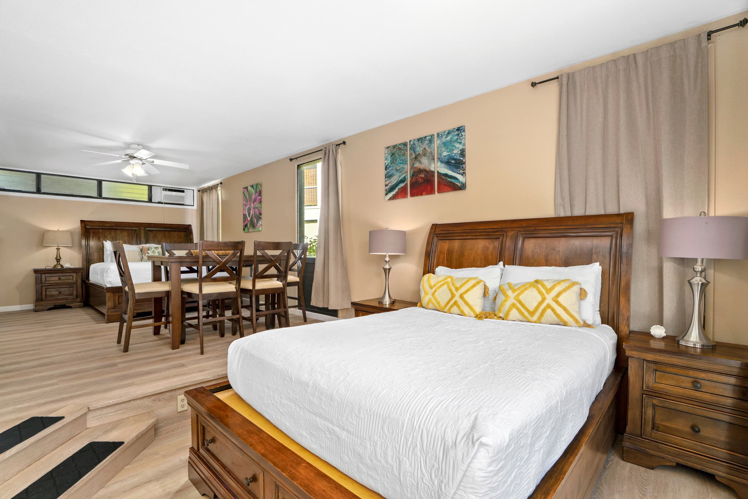 Lovely Corner Gem W/ Private Balcony, Fast WiFi - Image 13