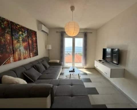 Popular Airbnb listing: Apartment with sea view Bella casa in Bijela