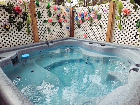 Serene Escape/Hidden Botanical Hot Tub