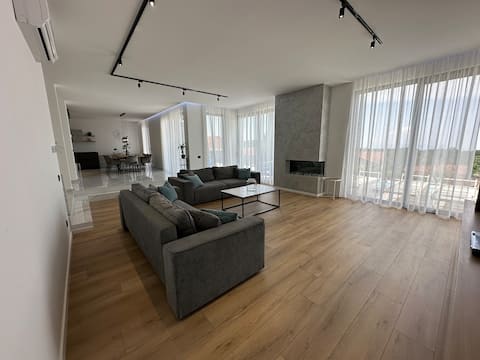 Successful Airbnb property: Majestic View Villa in Mjesni Odbor Drenova