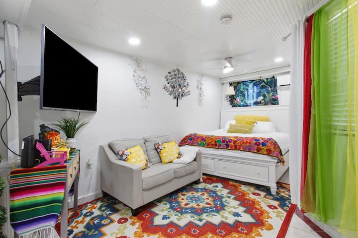 Newly Renovated Efficiency - San Antonio