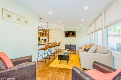 Charming 3BR Ranch in Elmhurst | Mid-Term Ready