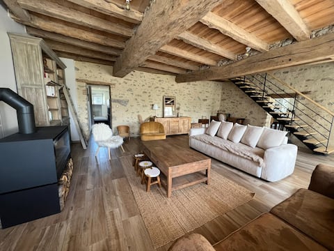 9 minutes from Puy du Fou, large farmhouse