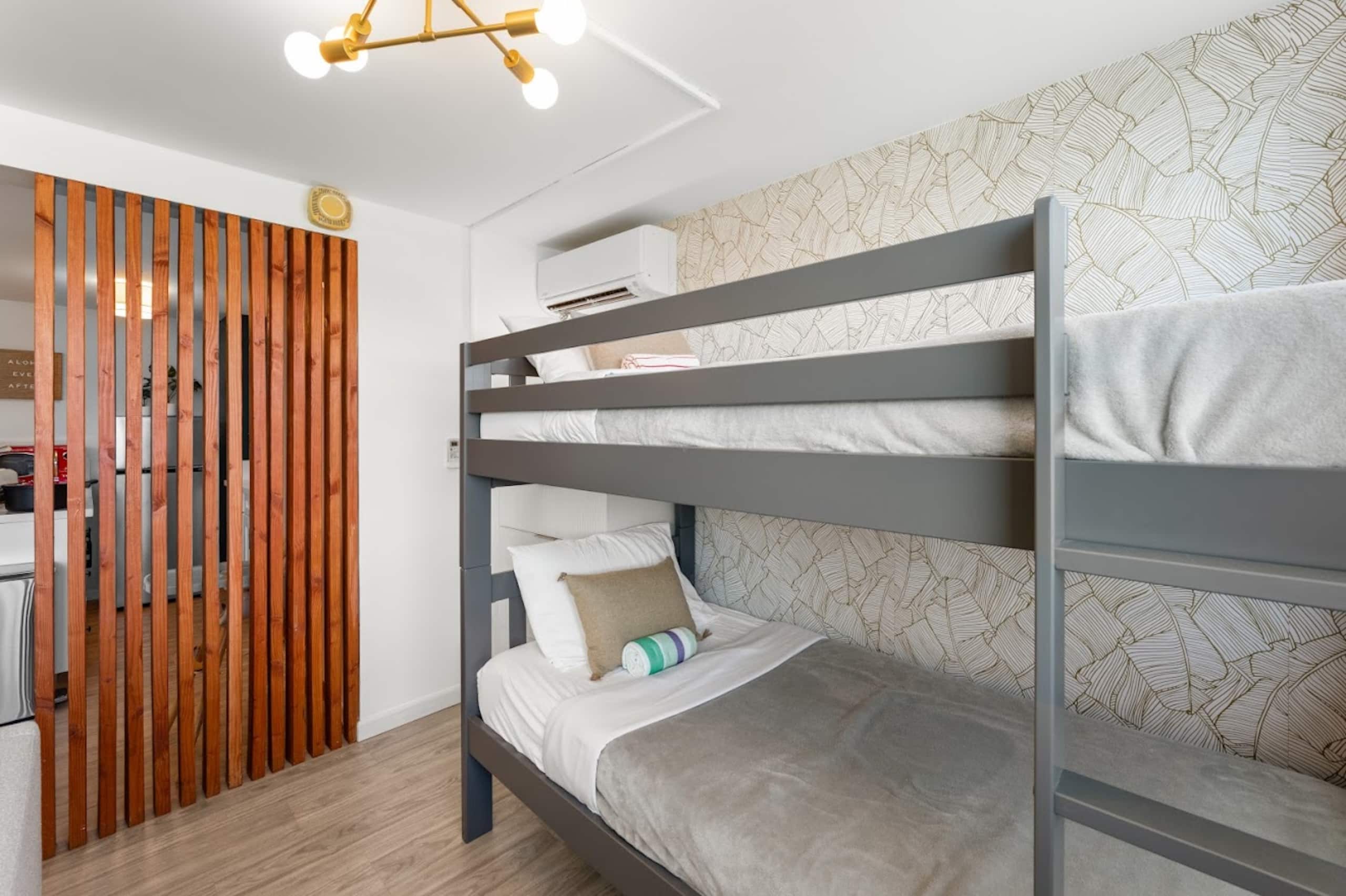 24F-Beautiful Family | Group 1-BR Condo - Waikiki! - Image 12