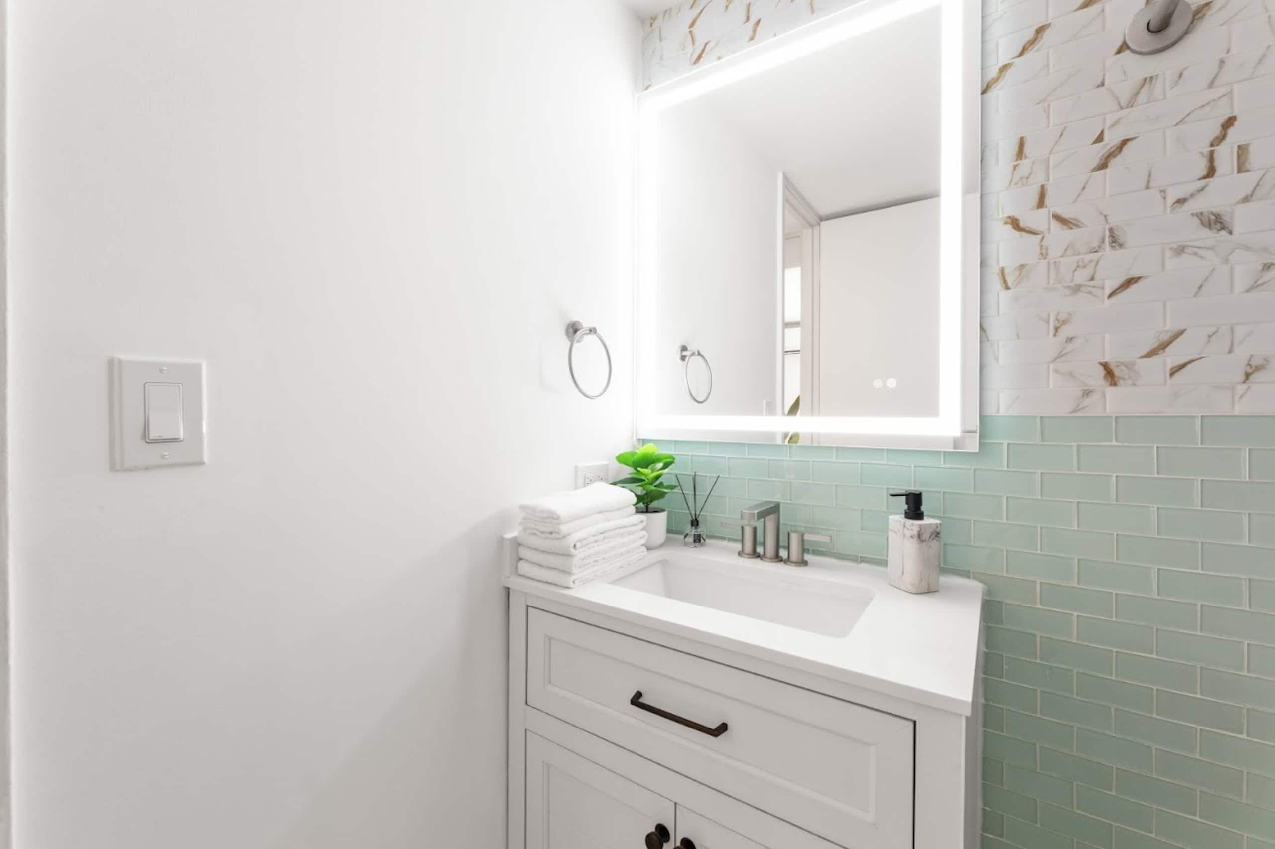 24F-Beautiful Family | Group 1-BR Condo - Waikiki! - Image 36