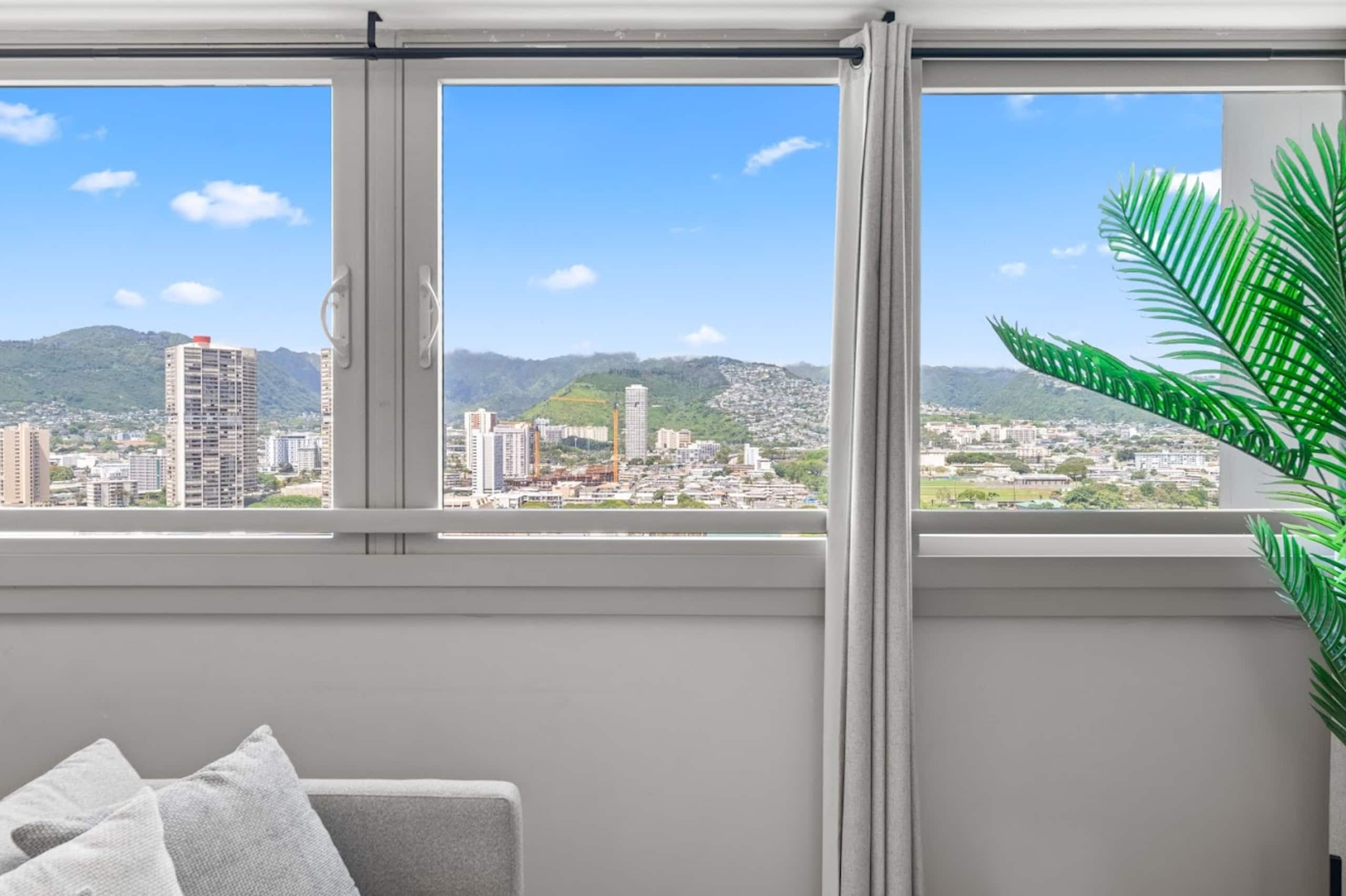 24F-Beautiful Family | Group 1-BR Condo - Waikiki! - Image 9