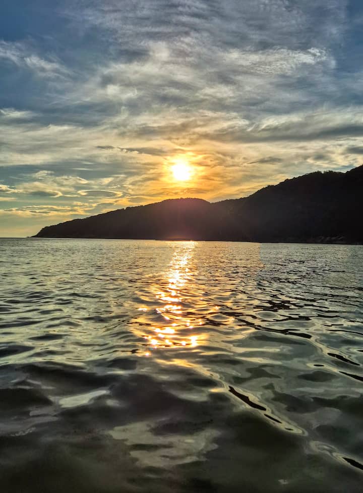 Ap Praia Do Tombo E Asturias Wi-fi + Ar. + Suite. - Guarujá