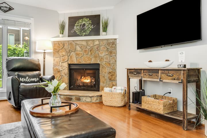 Cozy 1st Floor, Walk To Main, Fireplace, King Beds - Blowing Rock, NC