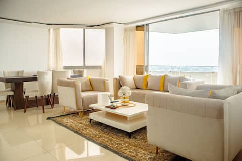 Bright 3 Bedroom Apartment/BelleRive Plateau