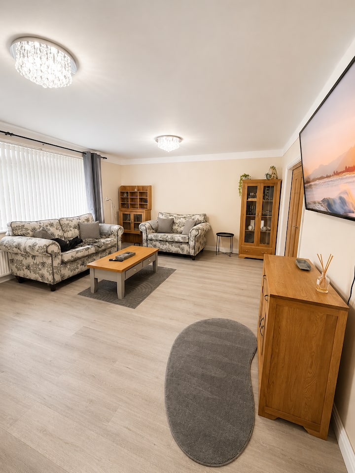 Spacious 2-bed • Heaton Park & Prestwich Village - Manchester