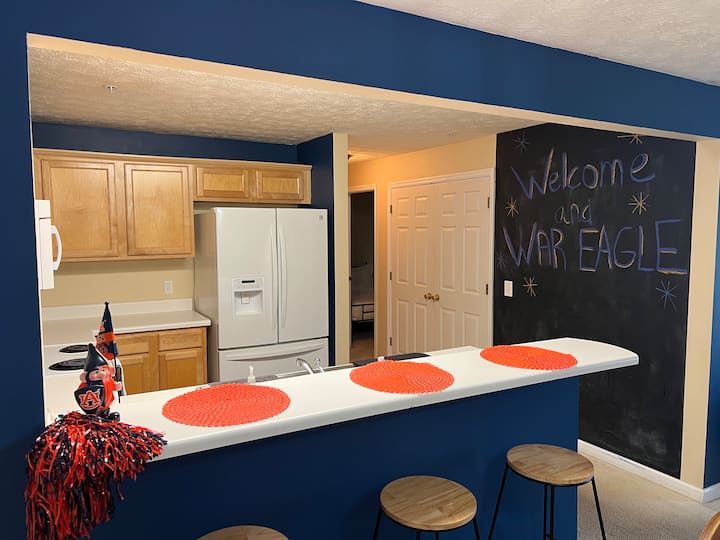 4b/4b Home On The Plains - Right Off Campus! - Auburn, AL