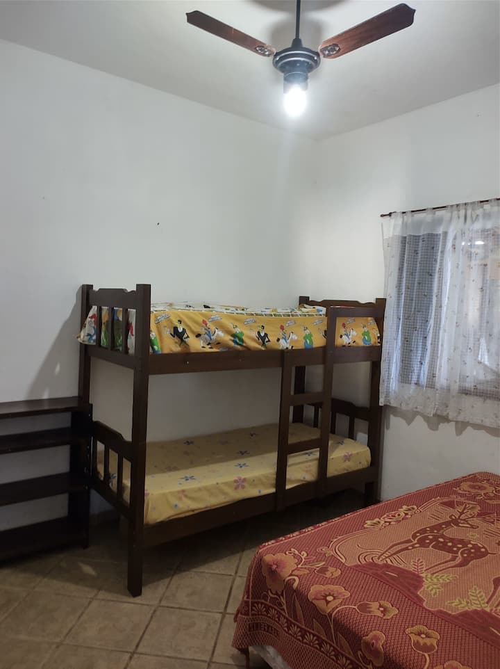 Schlafzimmer 1