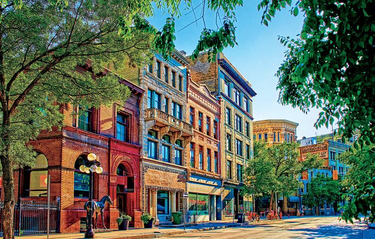 Paradise In The City 5BR Loft gallery image 2