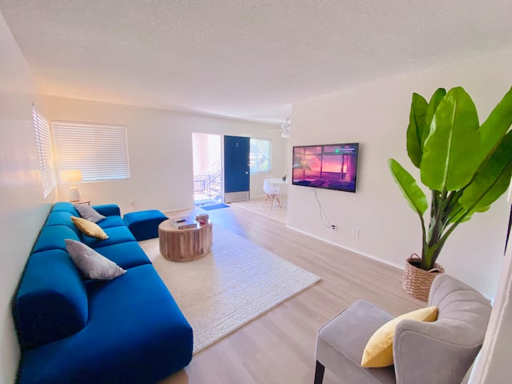 Stylish Beach Getaway - Torrance, CA