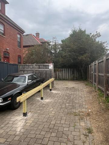 Urban Spacious 3BR Retreat| Best Location in City gallery image 5