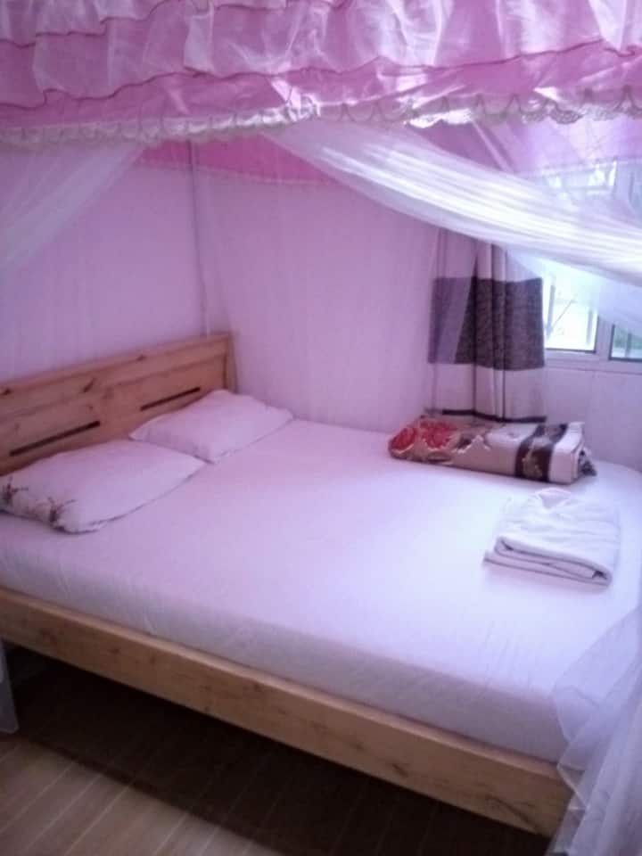 Ორადგილიანი ნომერი ორადგილიანი საწოლით 