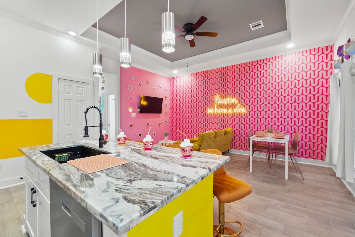 Popular Airbnb listing: GirlyPad |FIFA’26 |10 min from NRG Stadium in Greater Fifth Ward