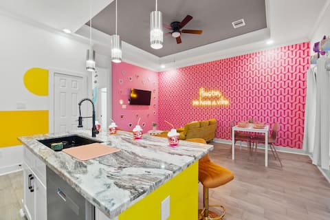 Popular Airbnb listing: GirlyPad |10 min from NRG Stadium in Greater Fifth Ward