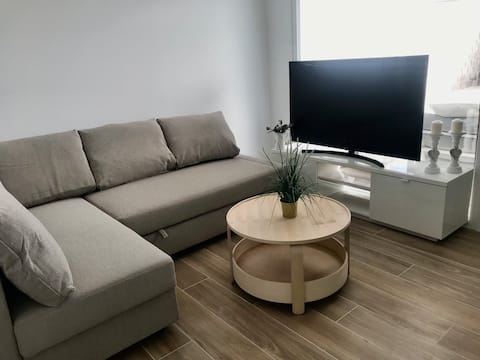 Popular Airbnb listing: La Rosa, house with pool, A.C., Wi-Fi, parking in Chiclana De La Frontera