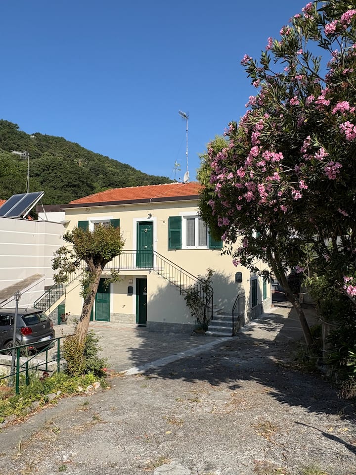 Appartamento Con Giardino E Posto Auto - Celle Ligure