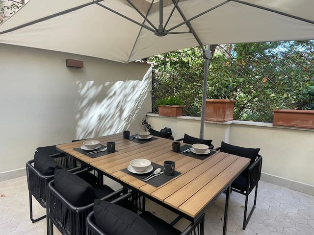 Via Genova 3 BDR w/private terrace@Monti