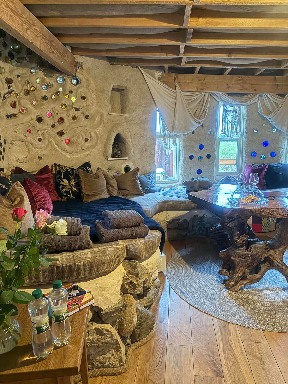 lous cob dream - Earth houses for Rent in Trim , Co, County Meath, Ireland  - Airbnb, image size:1200x1600