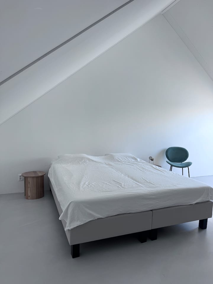 Në kërkesën tënde për prenotim, na trego se si dëshiron ta rregullosh: si krevat dopio ose si dy krevate tek. 