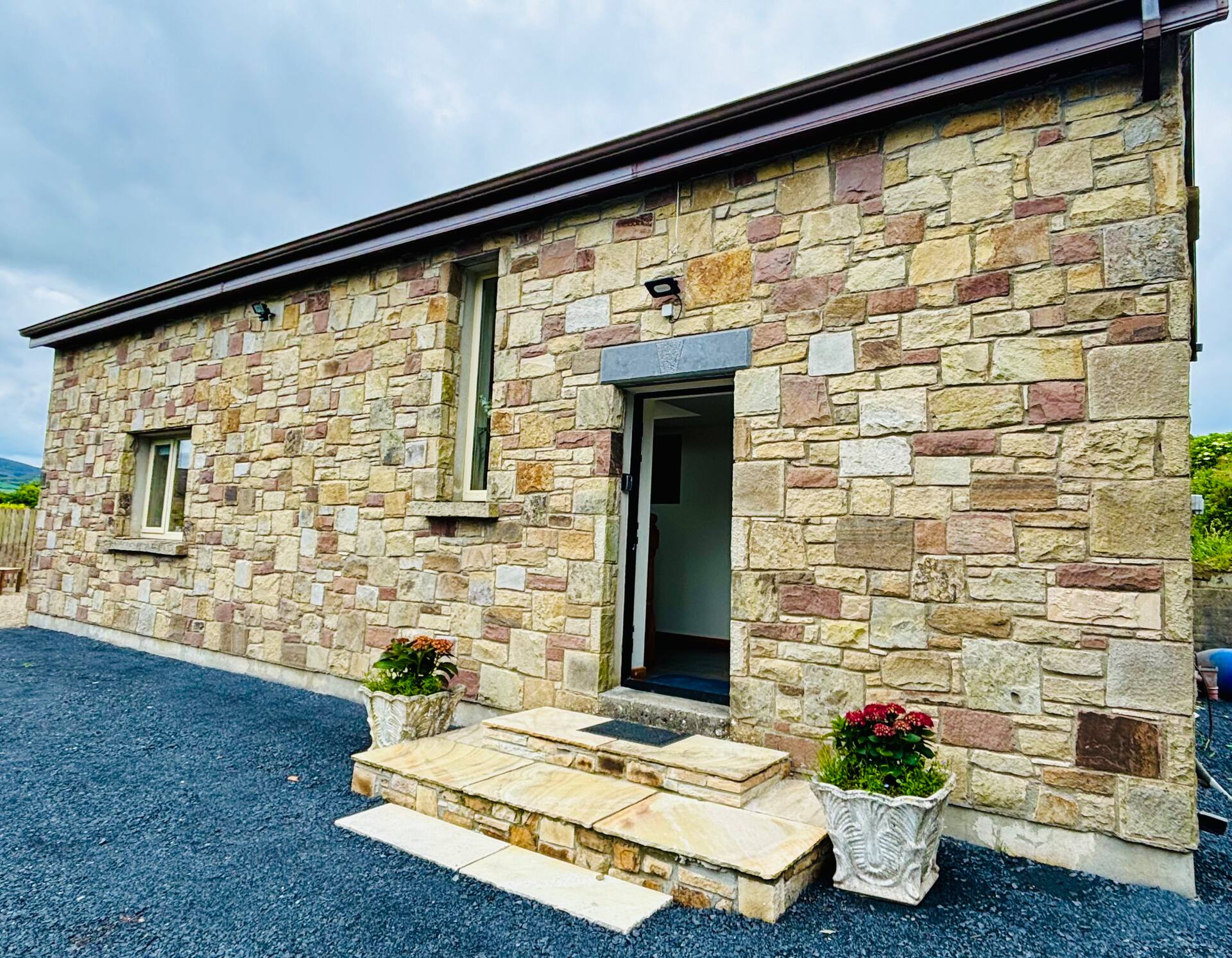 Longmeadow Cottage - Gorgeous 3-Bedroom Cottage