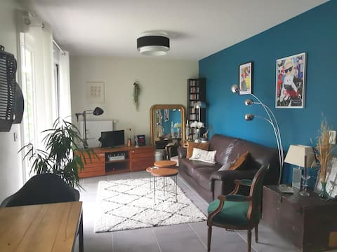 Successful Airbnb property: Beautiful spacious 2 bedroom with terrace in La Rochelle
