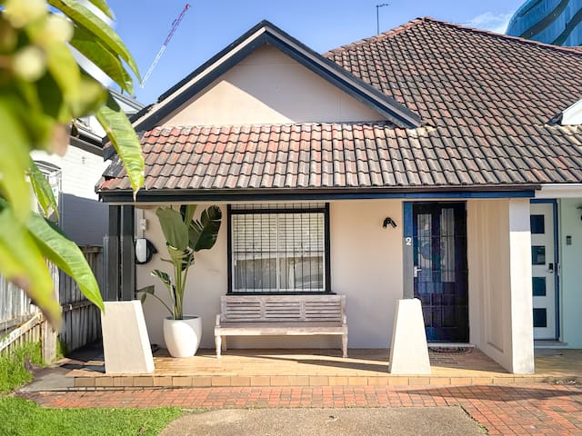 Coastal House Bondi Beach (private car spot)