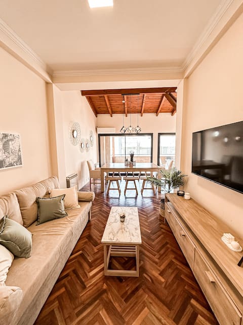 Luxurious spacious apartment for 8 in Salta with garage