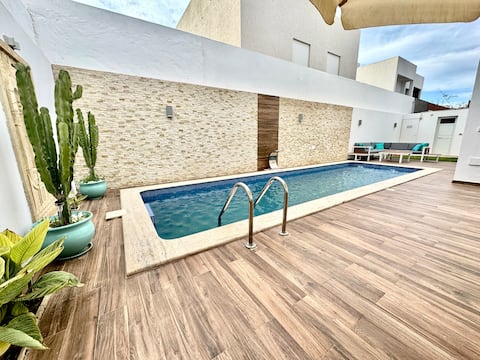 Charming Villa with Pool in Hammamet Mrezga