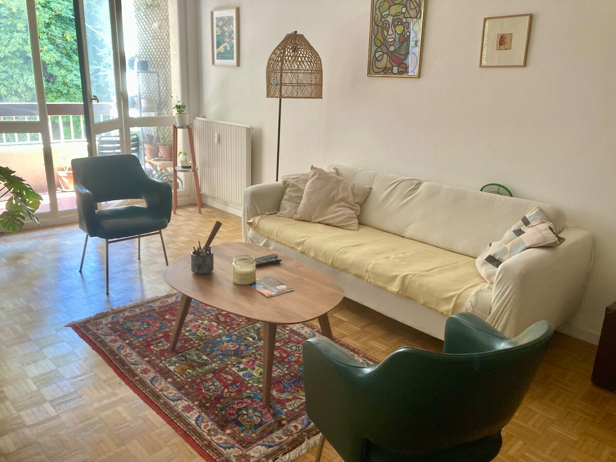 Popular Airbnb listing: T3 quiet Vallon des Auffes - Endoume in Marseille 7e Arrondissement