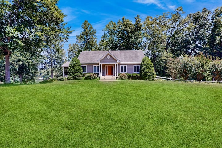 Lakefront House W/ Views, Dock & Boat Launch - Lake Anna, VA