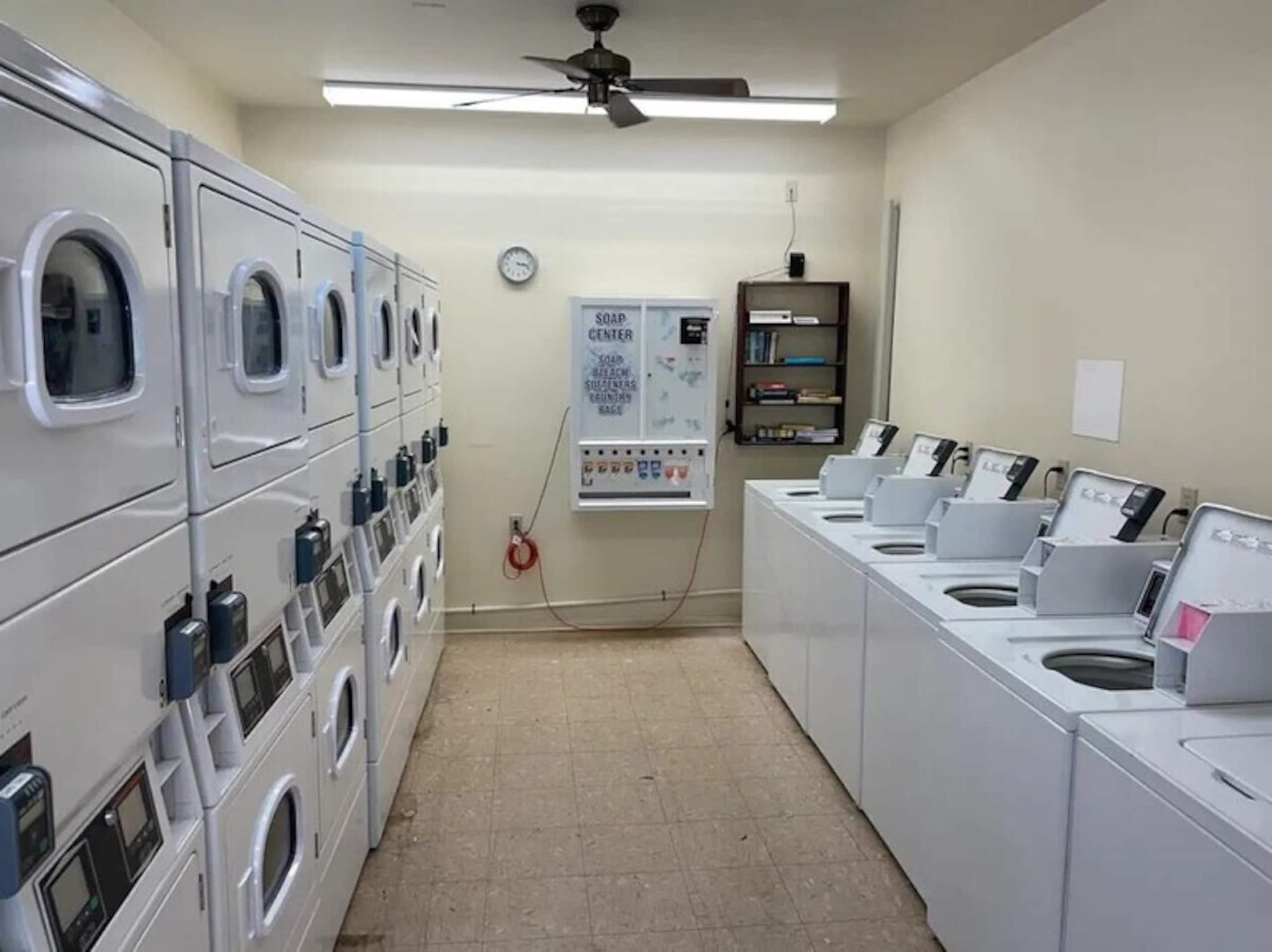 NEWLY Updated Kiahuna 1BR | A/C + Pool - Photo 27