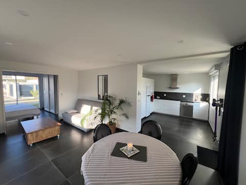 Coeurs de l'Ouest - garden apartment with parking