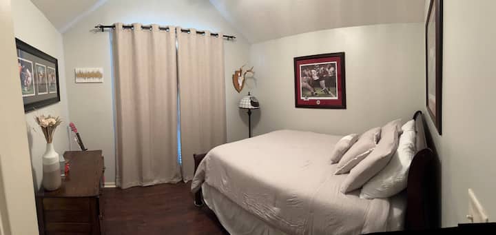 Spálňa pre hostí pre 2 osoby v našej manželskej posteli. 