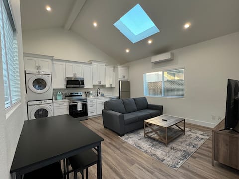 Bright & Modern Gem: 5* Central Location ~ New